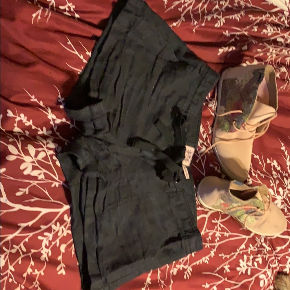 Shorts - Picture 3 of 4